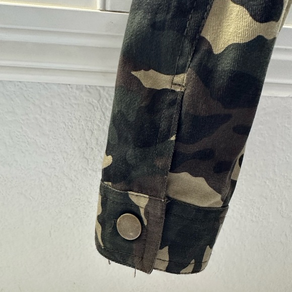 Women’s Camp Crop Jacket - Picture 4 of 4